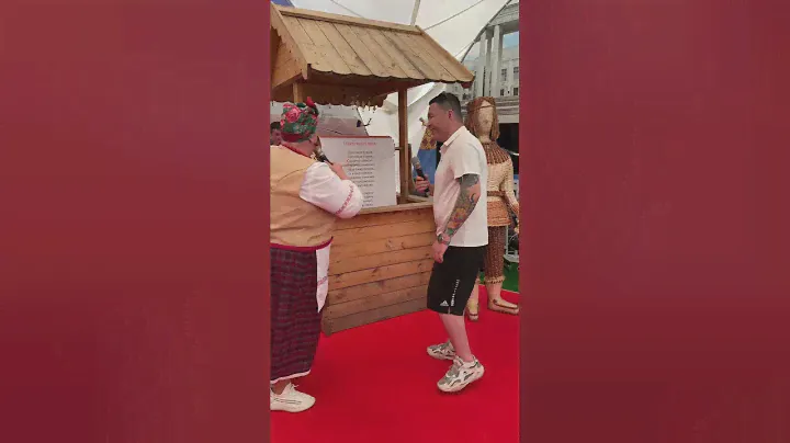 Белорусское народное караоке из колодца! Часть 15! Бурят поет Цячэ вада у ярок и зажигает на сцене!