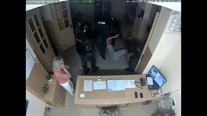 Жесткое задержание студента в общежитии в Гродно (10.08.2020): работает ОМОН