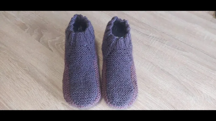 Мужские  теплые тапочки на спицах.  Warme Hausschuhe für Männer auf Stricknadeln. Untertitel
